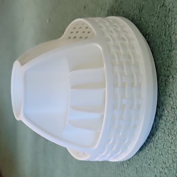 Rotating Cosmetics Storage - Picture 3 of 3